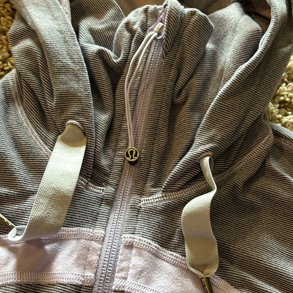 Lululemon jacket - Picture 2 of 6